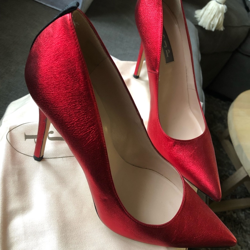 Sarah Jessica Parker SJP red heels